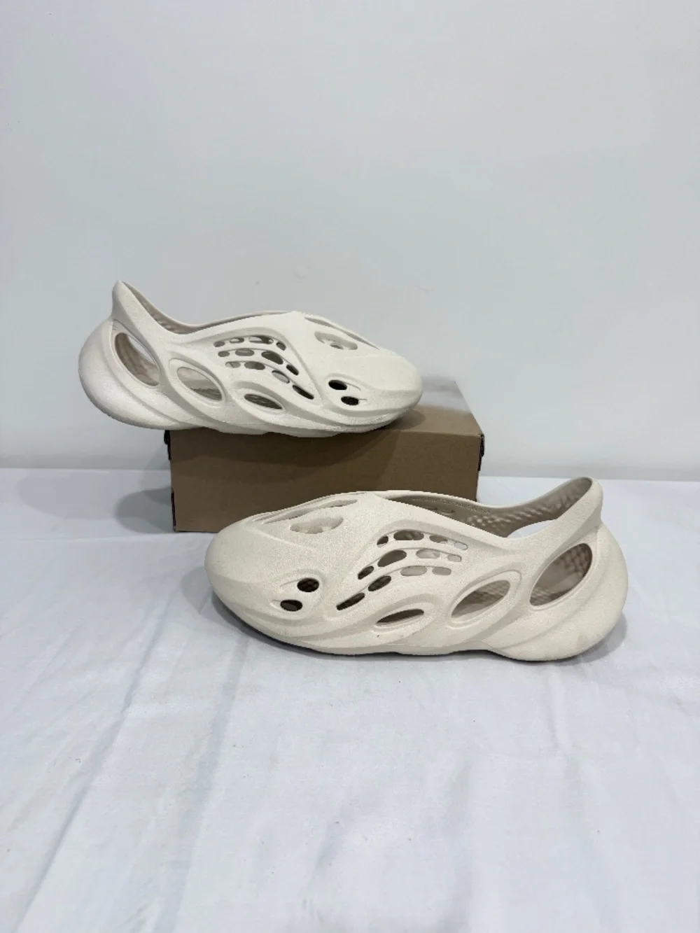 Used W/O Box! Men's Adidas Foam RNNR Beige Cream Summer Slip On Sandals Size 13